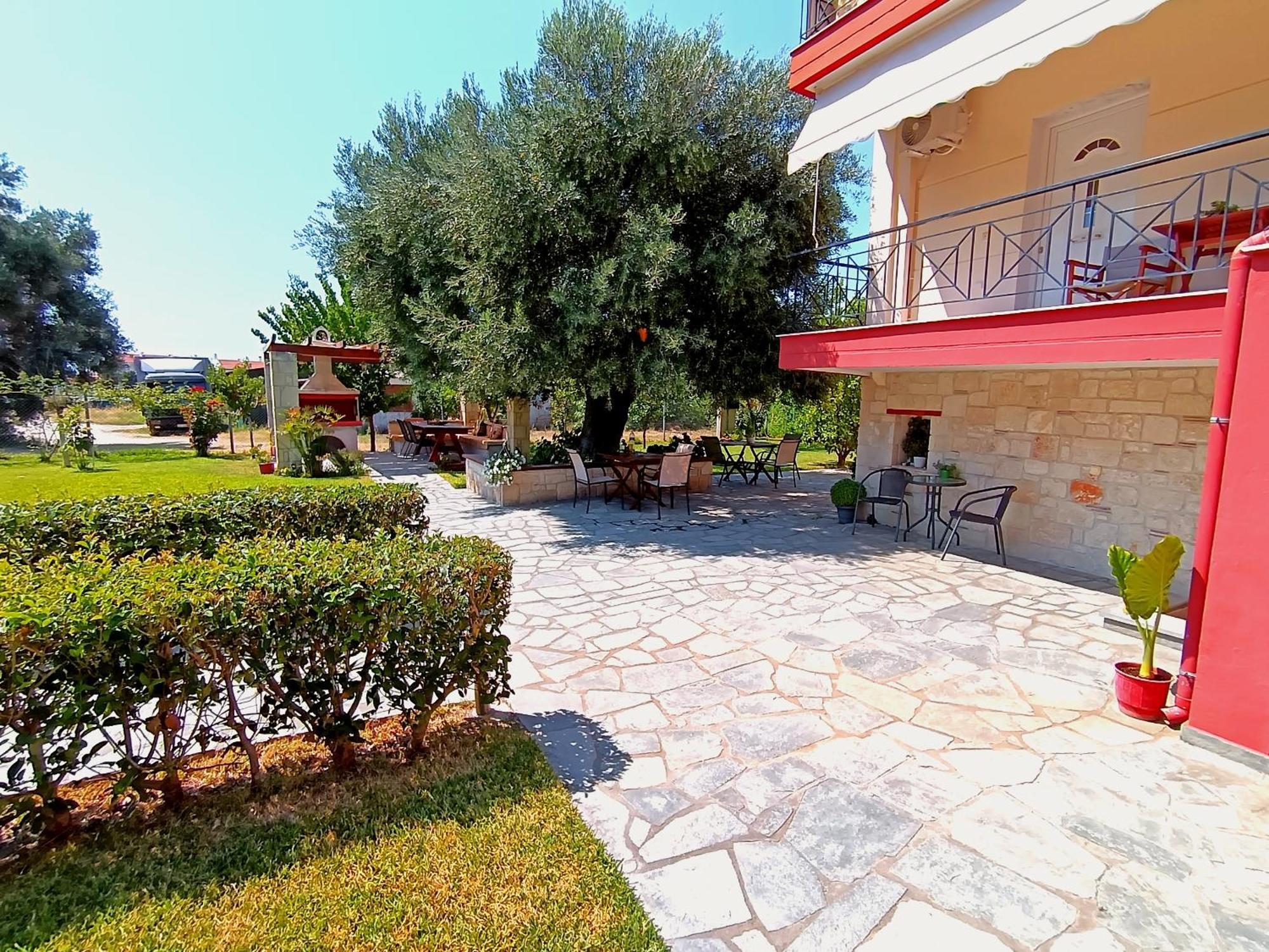 Giorgos Apartments. Skála Foúrkas エクステリア 写真